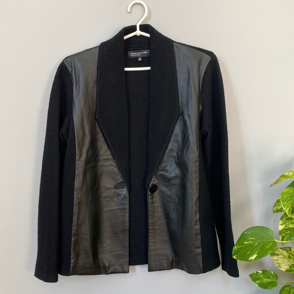 Jones New York collection blazer/jacket. 100%merino wool , 100% genuine leather.